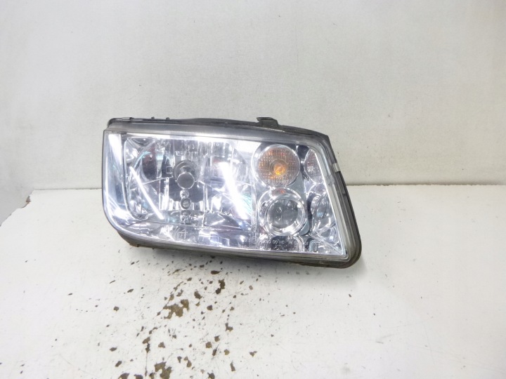 far prednja desna VW Bora 98-05r.