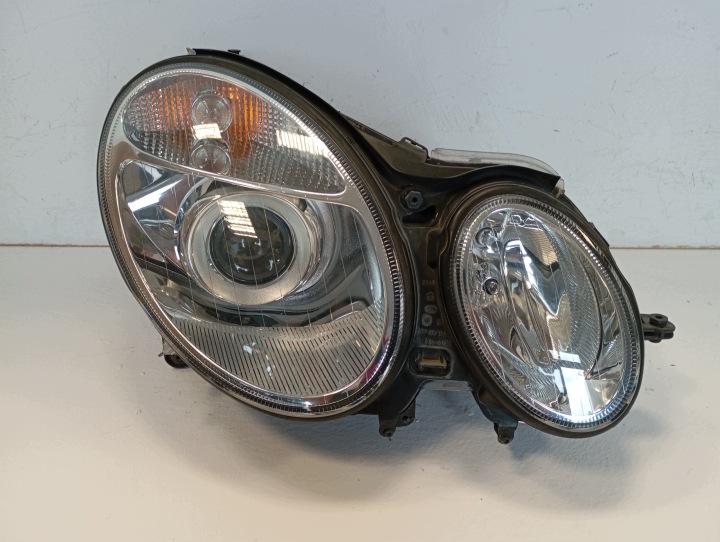 Licht rechts MERCEDES E KLASA 211 LIFT BIXENON vorne