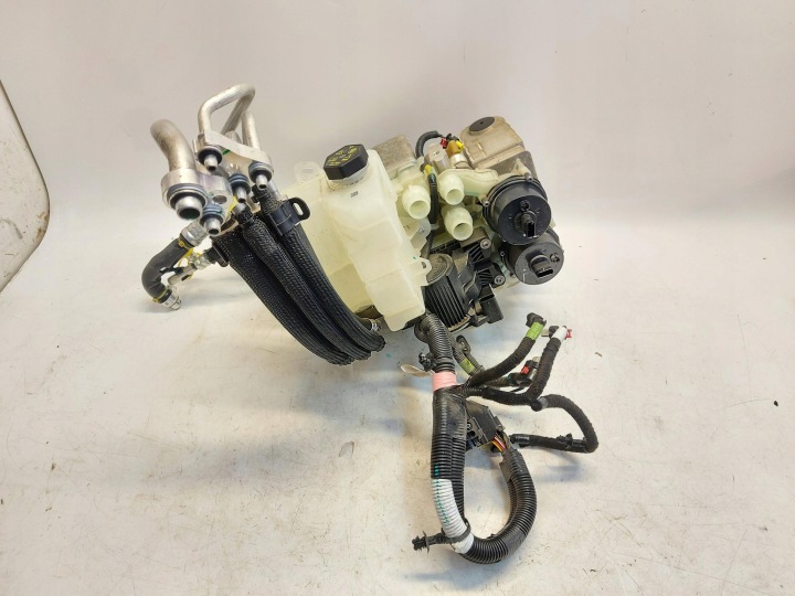 TESLA MODEL Y 2022r Pompa CIEPLA CLIMATIZZATORE ARIA CONDIZIONATA 1523002-00-B-JLK012