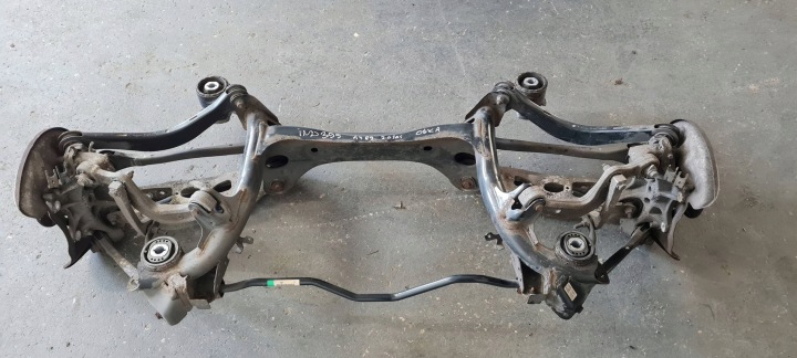 A4 B9 8W Sospensione RINFORZO PARAURTI ASSALE ANTERIORE CULLA braccio Mozzo FUSELLO posteriore 8W0505235AA OSKA