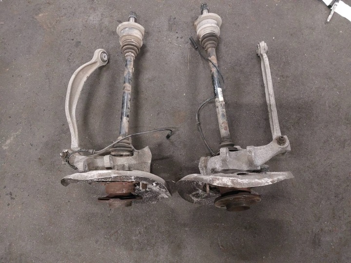 Moyeu support broche Axe moyeu Petit bras Demi axe Gauche Arrière + Droite Arrière BMW F01 730D