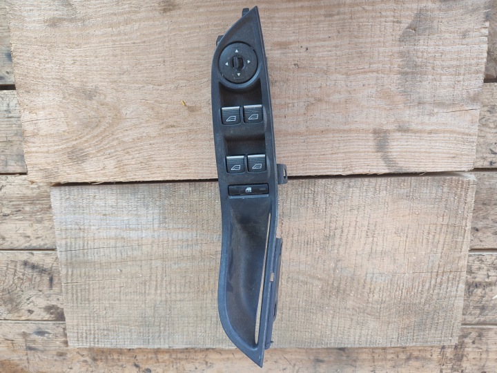 Bouton PANEL Vitre Gauche Avant FORD FOCUS MK3 F1ET-14A132-AB