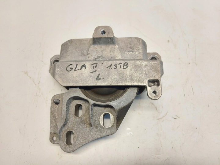 Mercedes GLA 200 II H247 W247 2023r supporto Supporti motore usato A2472406000