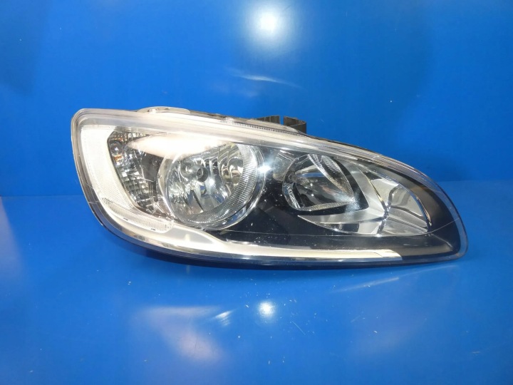 Volvo S60 V60 LIFT Feux phare Droite Avant ZWYKLA WERSJA ANGIELSKA