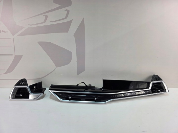DEKOR of the dashboard consoles PIANO PAINT BLACK BMW X7 G07 LCI