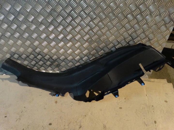 IDEALNA moulding cover of the threshold right MERCEDES W118 1 9