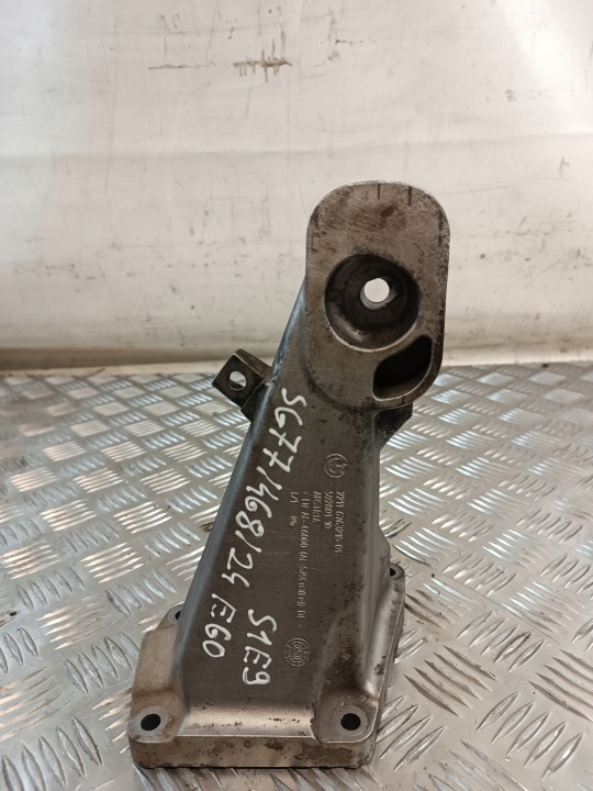 Supporto motore staffa fissaggio Destro 2211 6763218-01 BMW E60 2.0D 2006r