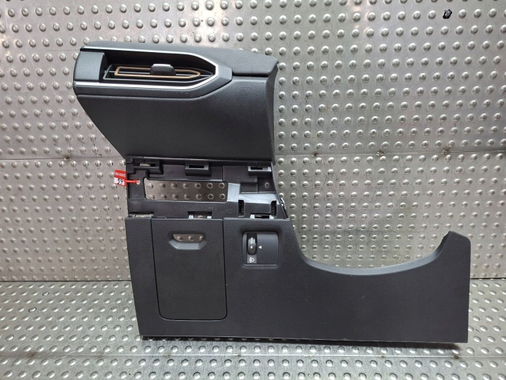 lajsna rešetka rešetka ventilacije lijeva 683110419R DACIA SANDERO III 2021