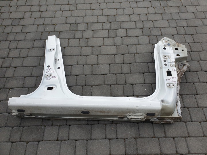 Stlpik DRZWIOWY Prah RENAULT CLIO 4 IV 2013- pravý