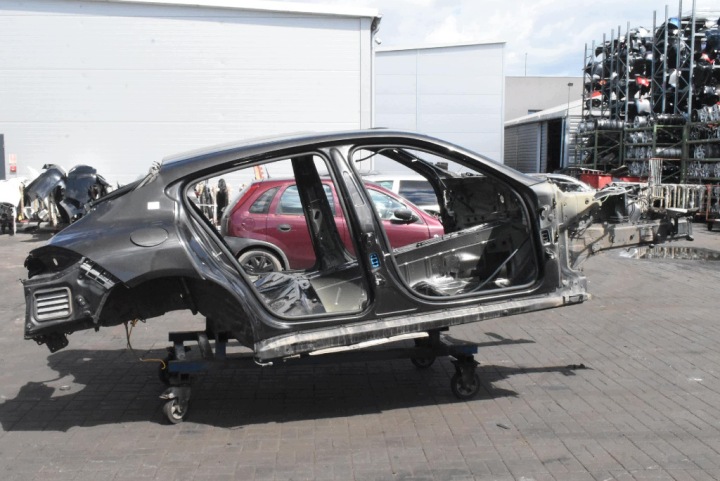 četvrtina blatobran desni stražnji dio četvrtina stup prag LM9Z PORSCHE PANAMERA 970