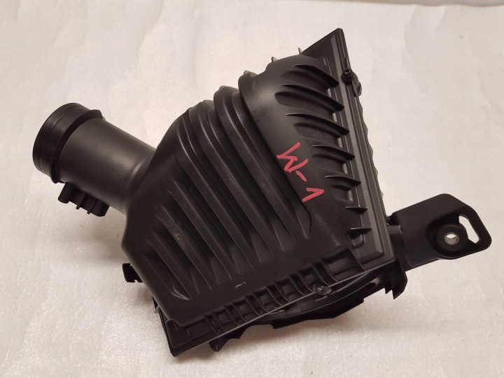 cover of a filter, air BMW X2 F39 X1 F48 F40 F45 F46 8513916