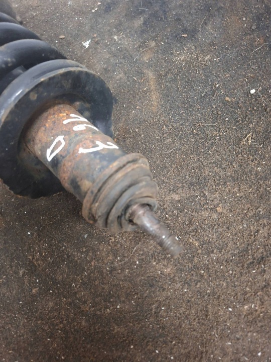 Rear shock absorber with Mercedes-Benz ML W163 spring 7