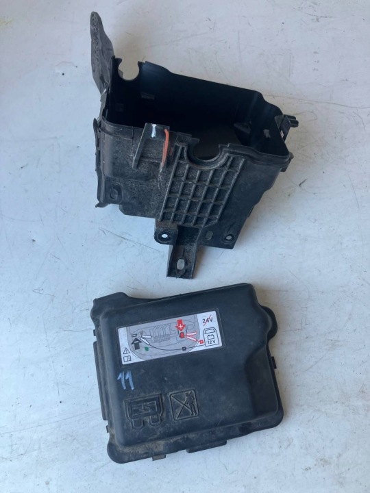 cover of a filter, air CITROEN C3 III 1.2 VTI 9813534180