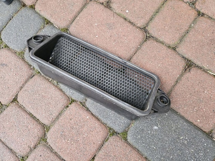 cover of a filter, cab grid Corsa E Opel ADAM 13360439