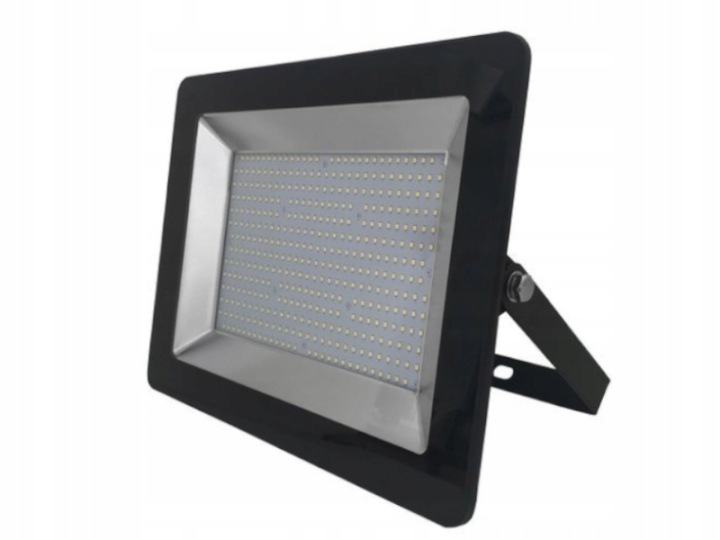 Výkonná Led venkovní lampa do garáže 200