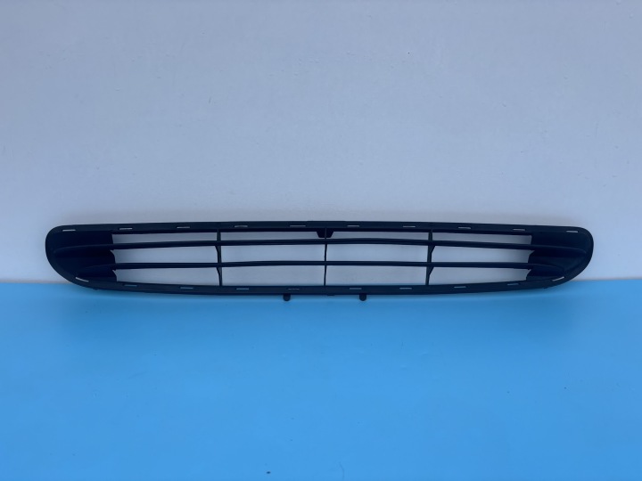 FORD MONDEO MK2 96-00 ROK MRIEŽKA NÁRAZNÍKA STREDNÁ 96BB-17B968-AB PAK12/76