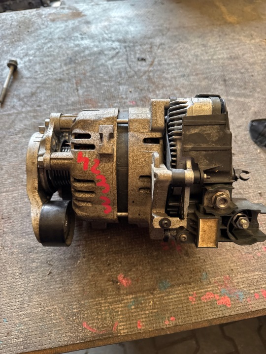 4233. alternator RANGE ROVER L8B2-11A240-BD