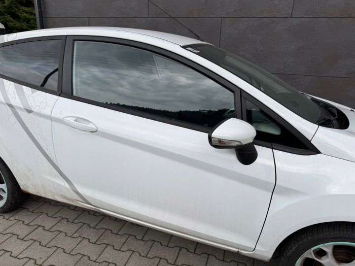 ajtó jobb eleje FORD FIESTA MK7 H9 3D teljesen z lusterkiem eu