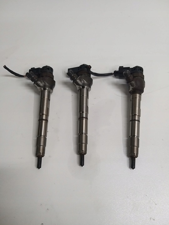 VW GOLF VII PASSAT B8 OCTAVIA III 2.0 TDI nozzle injector 04L130277AC