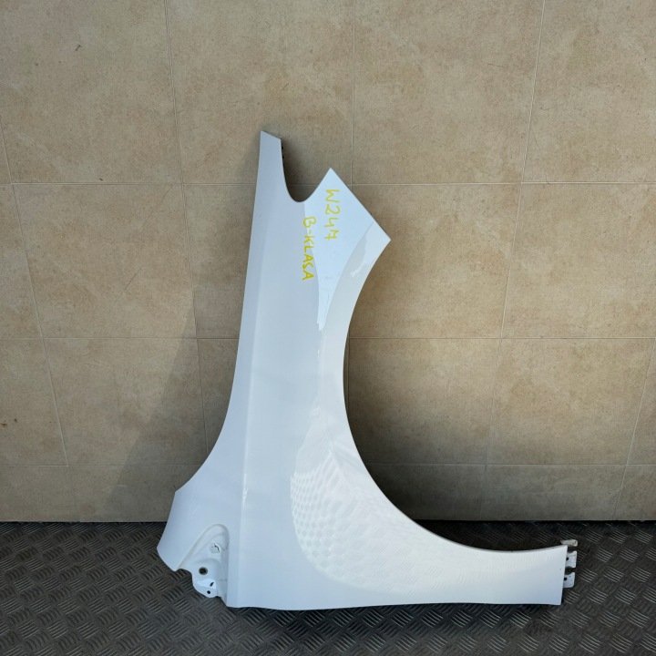 fender front right MERCEDES B-KLASA W247 2019 ROK