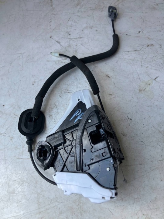 de la Serrure Portière Droite Avant RENAULT ARKANA 805025021R
