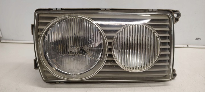 light front front right Mercedes W123
