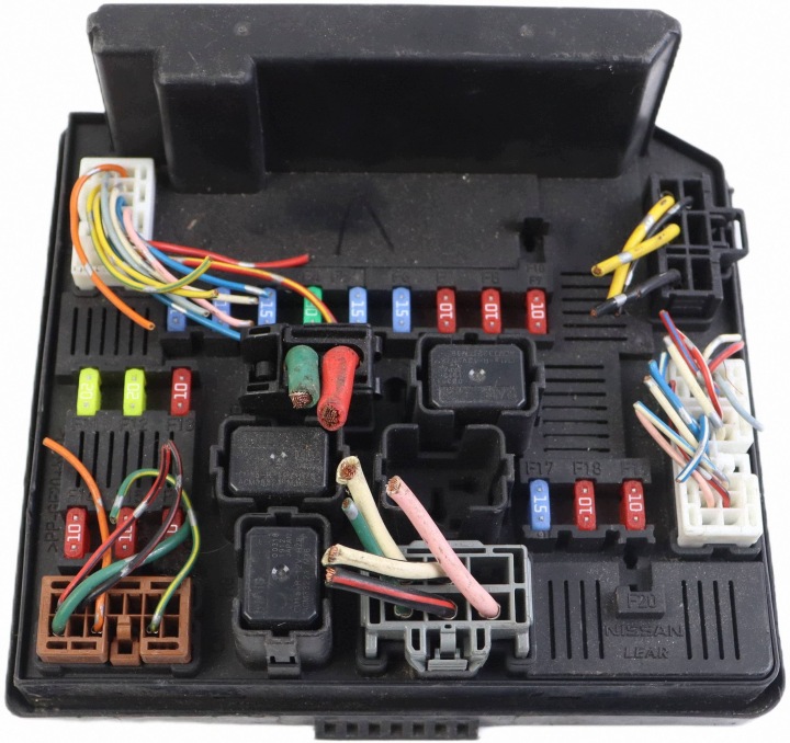 NISSAN QASHQAI et module unité de commande électronique uce boîte à fusibles 519228324