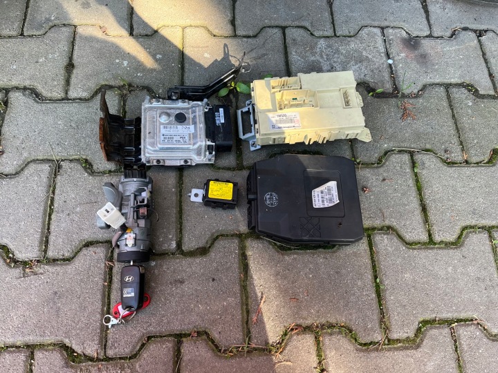 Hyundai IX 20 control unit computer of the engine Komplet