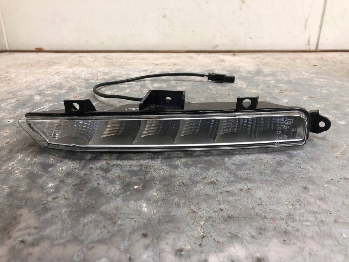 Licht DRL links vorne MERCEDES W212 A2128204959