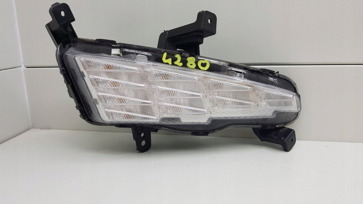 HYUNDAI I30 et 30 III 3 LIFT 2020 - Droite Feux antibrouillard LED DRL 92208G4600