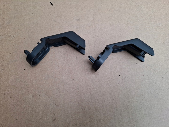 Stütze Halter SRODKOWE der Stoßstange hinten PEUGEOT 3008 III 5008 III 23