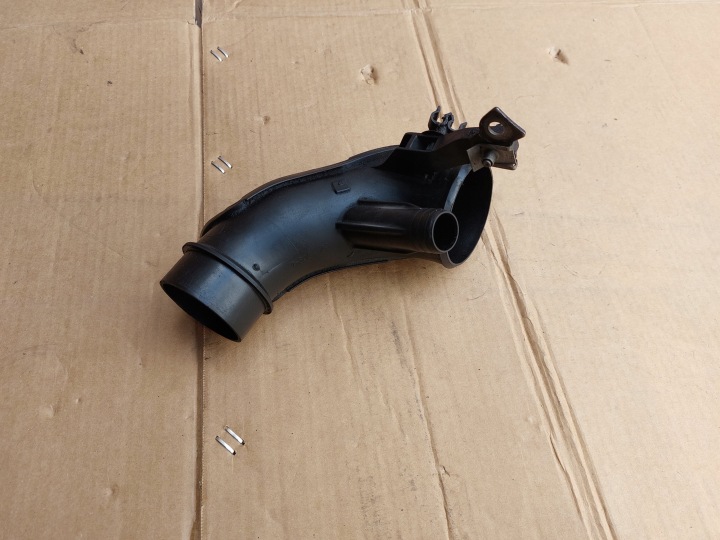 pipe intake of the intercooler 7798336 BMW X5 E70
