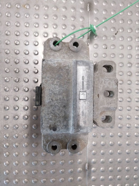 tartó csapágy váltó 1K0199555N AUDI A3 8P YETI GOLF V CADDY III LEON II