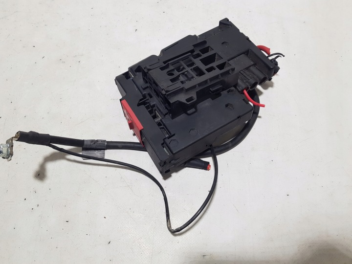 Stromverteiler mit Sicherung MERCEDES W207 A2075402750