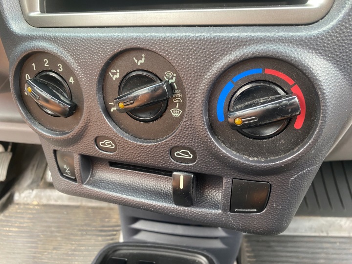Interrupteur Bouton REGULACJA PANEL OGRZEWANIA Kia Picanto 1 et 04-11