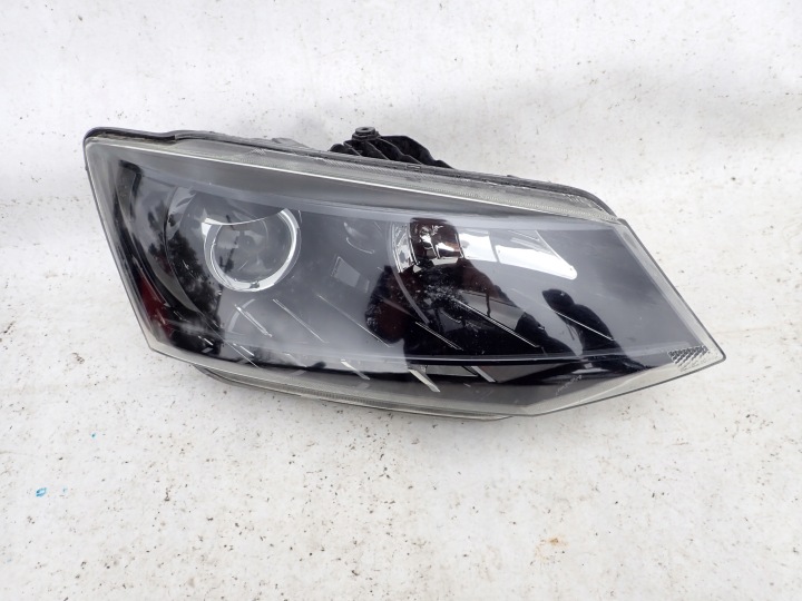 SKODA FABIA III 3 14-18 Feux phare Avant Avant Droit