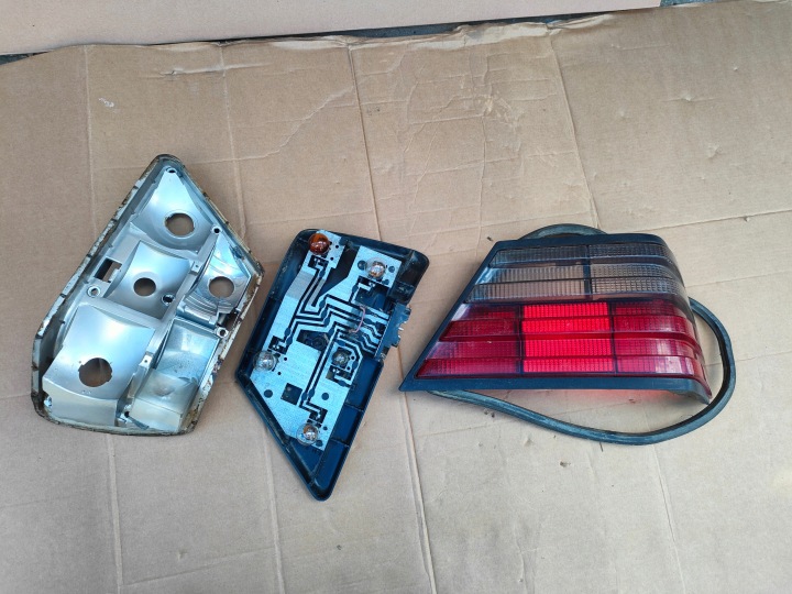 light right rear part rear right of the passenger MERCEDES W124 sedan COUPE CABRIO