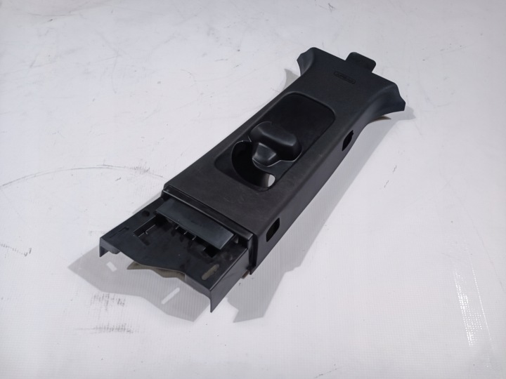 side slupka B cover right Ford Explorer 2016