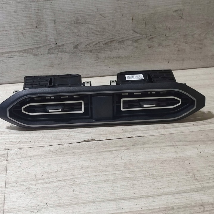 rešetka rešetka ventilacije bočno armature Dacia Jogger 687601008R