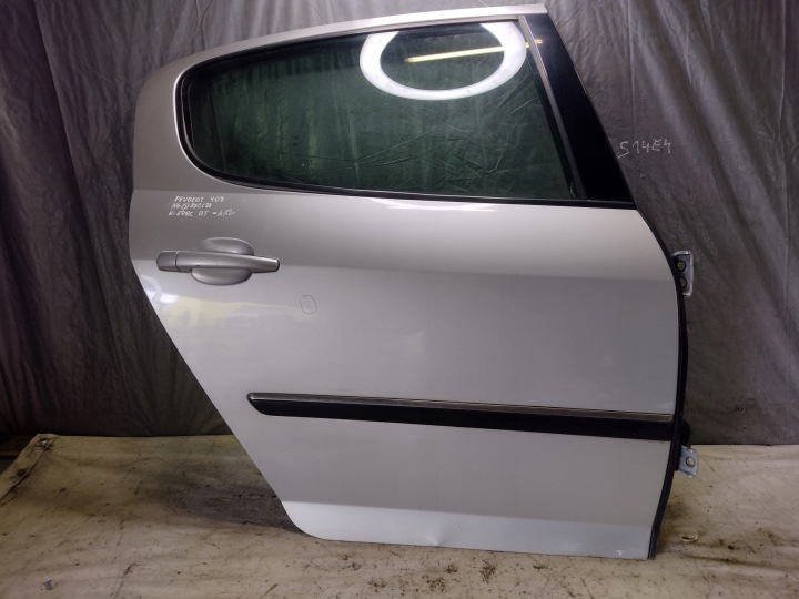 dvere pravý zadok Peugeot 407 sedan k: EZRC