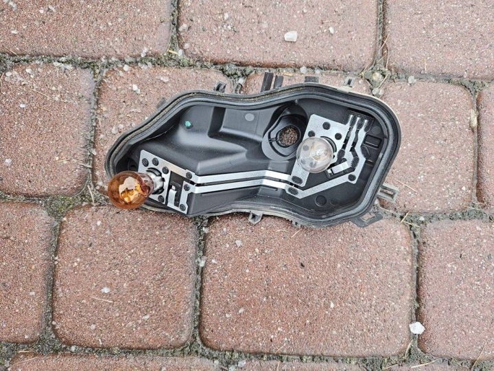 holder lights rear part rear right wersja 3 door EUROPA Opel Corsa E 13428456