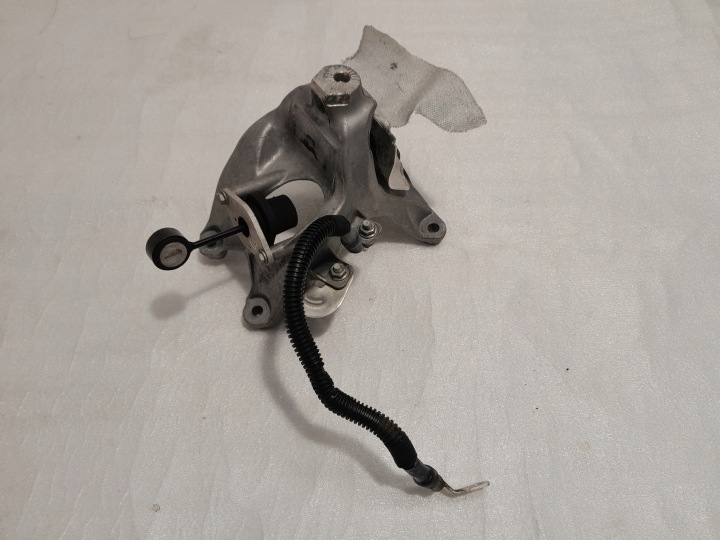 AUDI A5 F5 8W A4 B9 holder bearing holder of the engine 4M0199308BL