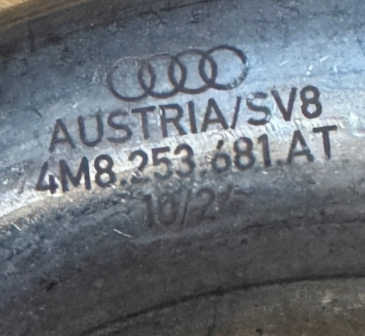 AUDI Q8 4M8 NAUČENÝ KONIEC ODOLNOSTI S KAPA 410253691 4M8253681AT Orginal 15
