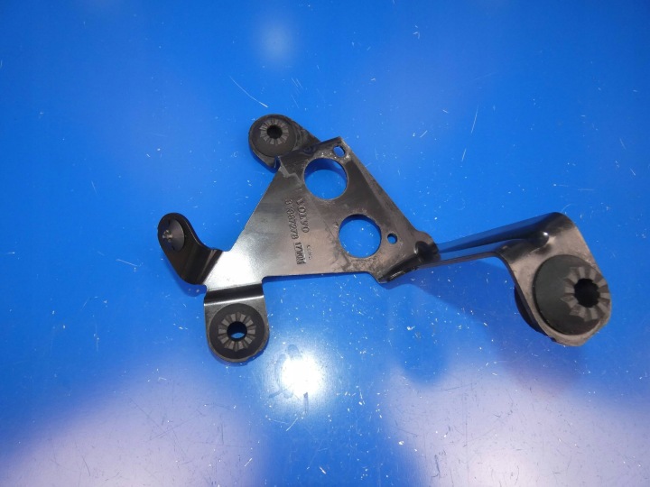 VOLVO V90 II S90 II XC90 II XC60 II Halter POMPY ABS