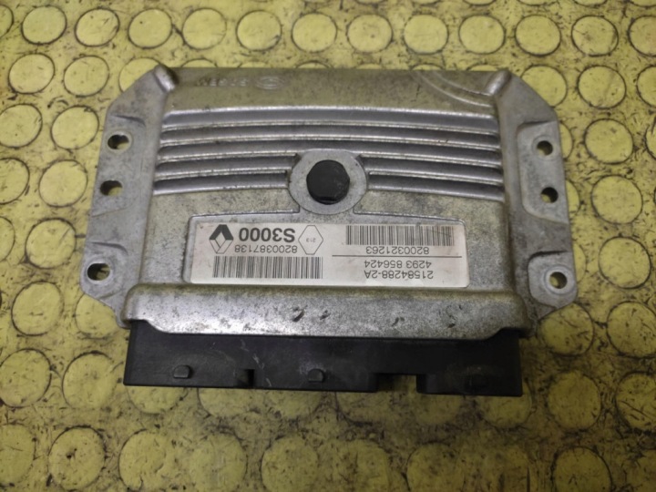 RENAULT MEGANE II 1.6 Bedienteil DES MOTORS 8200387138