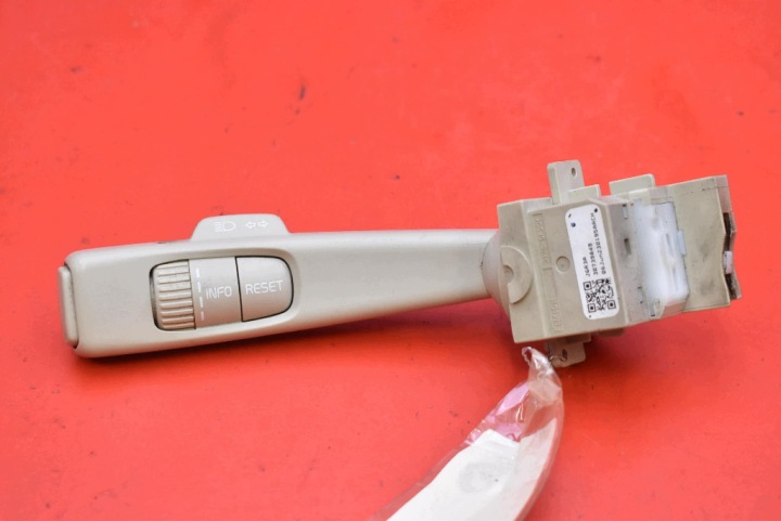MANETKA Pulsante indicatori di direzione 30739849 VOLVO S80 2 II V70 3 III 06-09