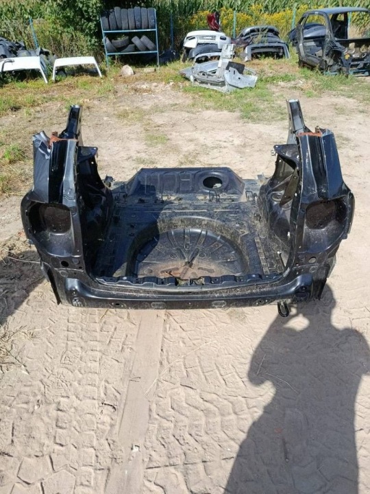 LADEBODEN Gurten hinten Radhaus Längsträger Karoserie rechts links DUSTER II 4X4 caly heck!