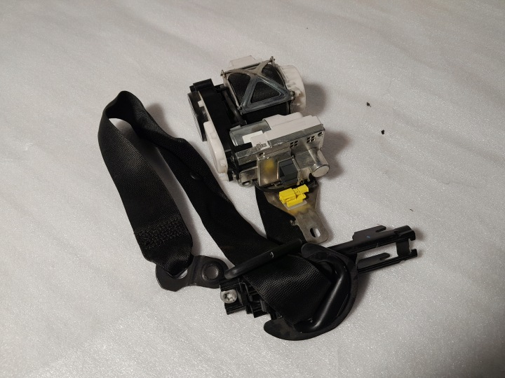 MERCEDES W166 Gurten Sicherheits rechts vorne 34077867 A1668600088