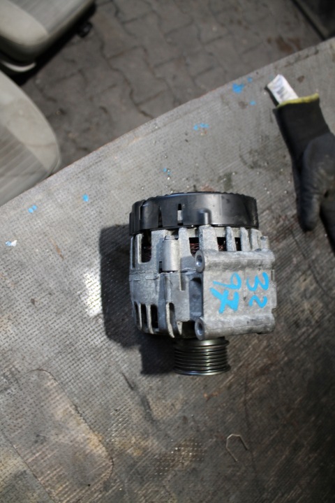 3297. Alternateur AUDI 06L903027