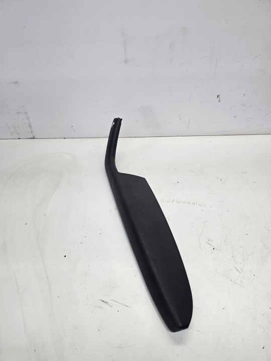 Loketní opěrka pravý předek AUDI A3 8P 3-D 8P3867174